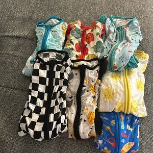 Little sleepies size 0-3 months. 7 pairs!